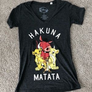 Grey V-neck “Hakuna Matata” shirt